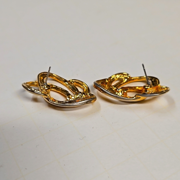 vintage gold tone earrings - Picture 10 of 16